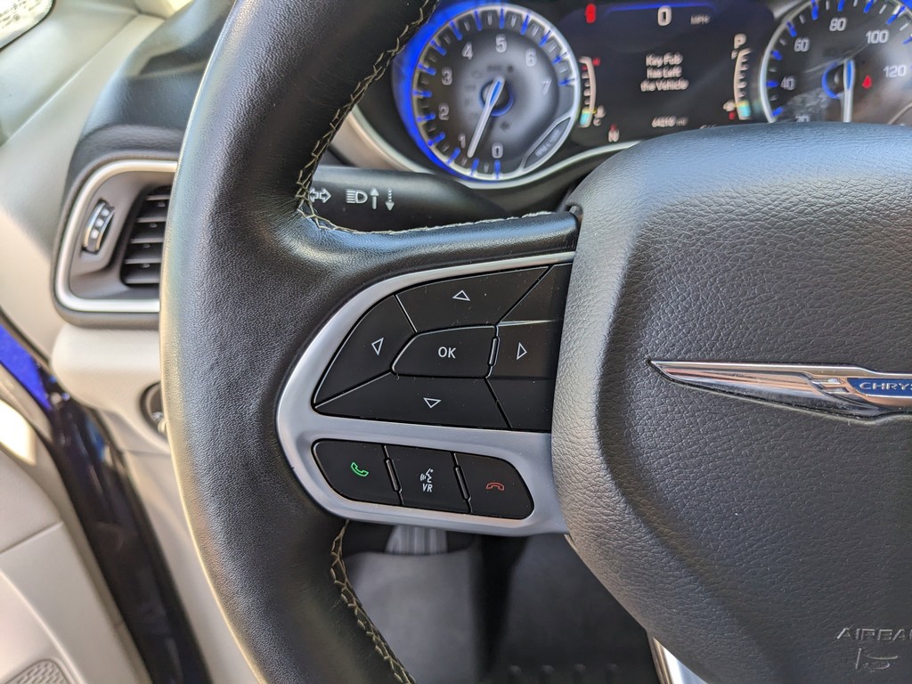 Chrysler Pacifica Vehicle Full-screen Gallery Image 28