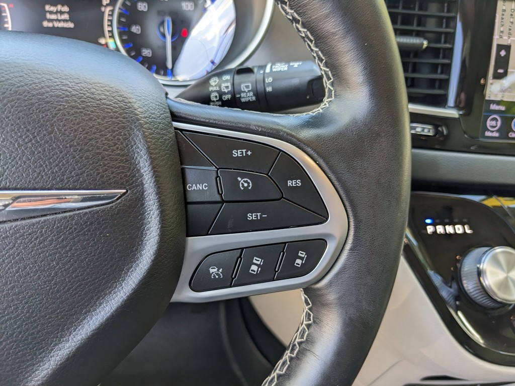 Chrysler Pacifica Vehicle Full-screen Gallery Image 29