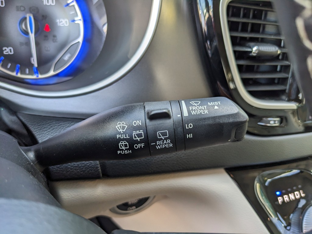 Chrysler Pacifica Vehicle Full-screen Gallery Image 31