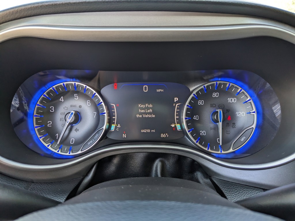 Chrysler Pacifica Vehicle Full-screen Gallery Image 32