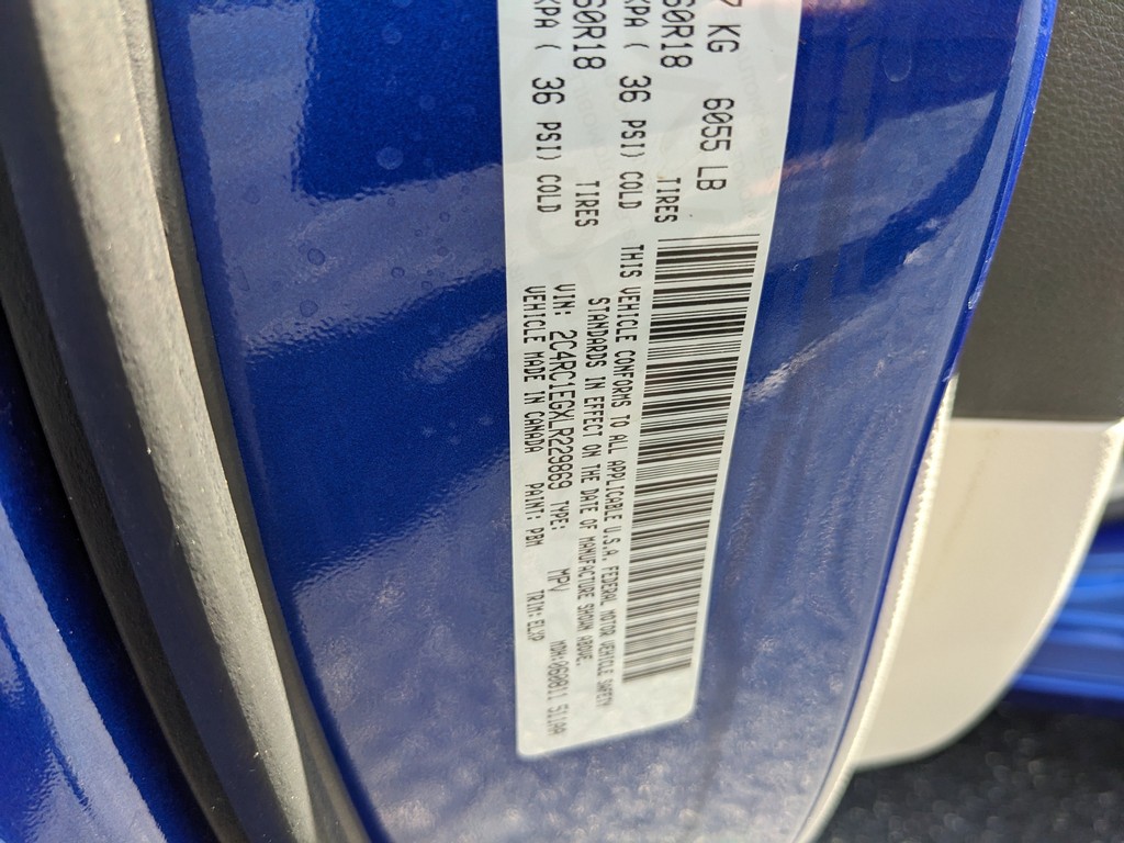 Chrysler Pacifica Vehicle Full-screen Gallery Image 34