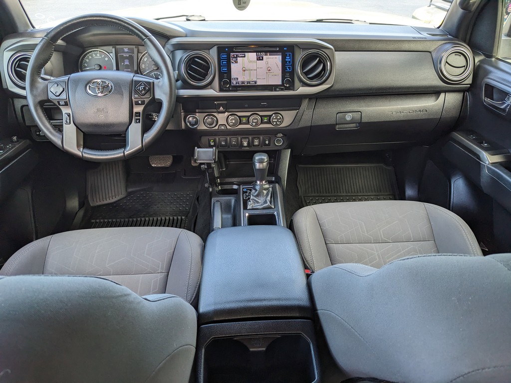 Toyota Tacoma 4WD Vehicle Full-screen Gallery Image 13