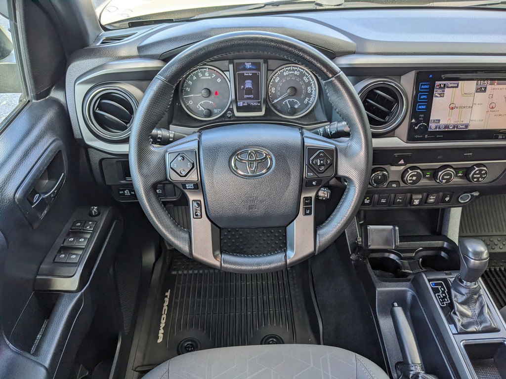 Toyota Tacoma 4WD Vehicle Full-screen Gallery Image 14