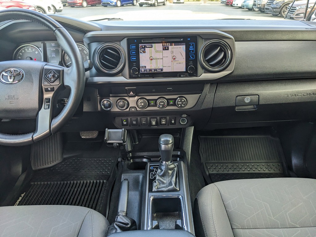 Toyota Tacoma 4WD Vehicle Full-screen Gallery Image 15