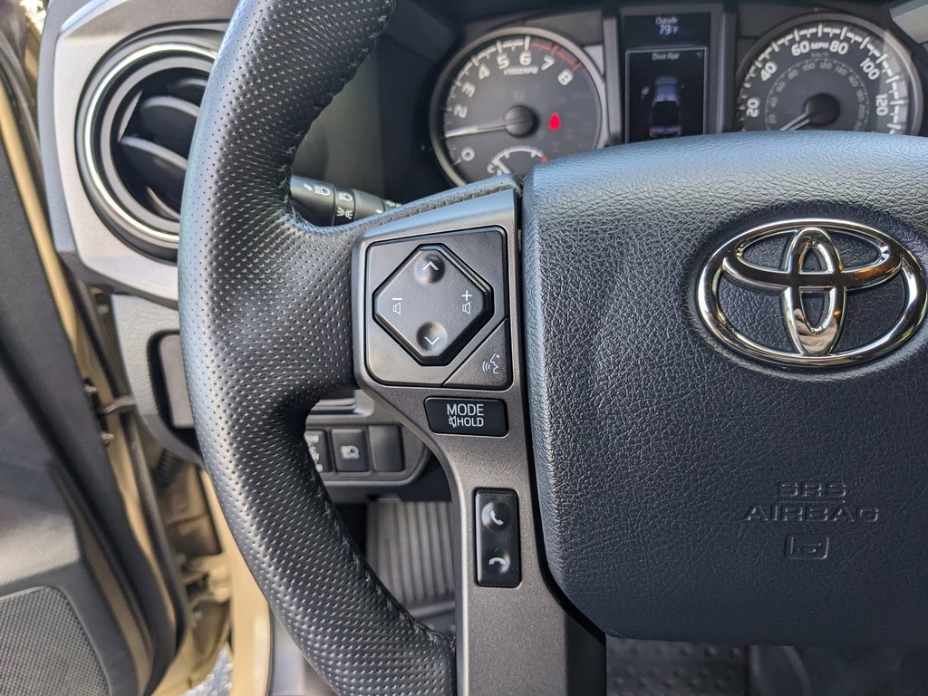 Toyota Tacoma 4WD Vehicle Full-screen Gallery Image 28