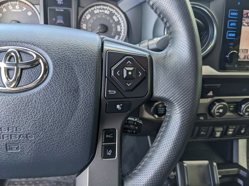 Toyota Tacoma 4WD Vehicle Full-screen Gallery Image 29