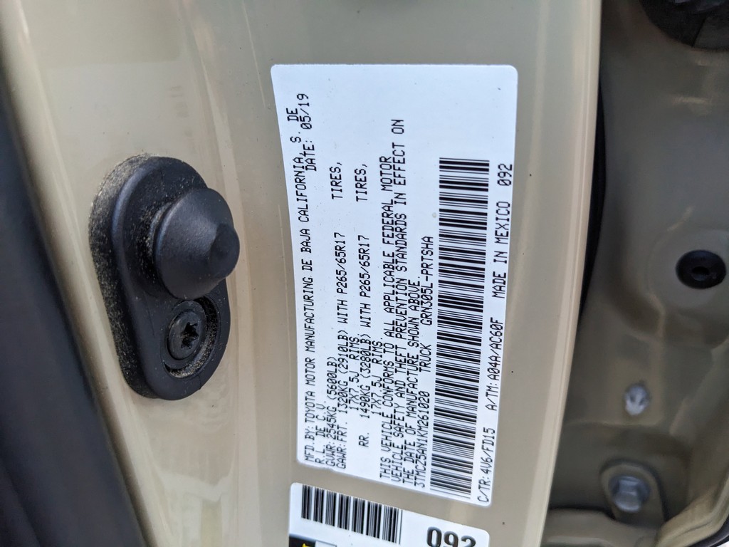 Toyota Tacoma 4WD Vehicle Full-screen Gallery Image 34