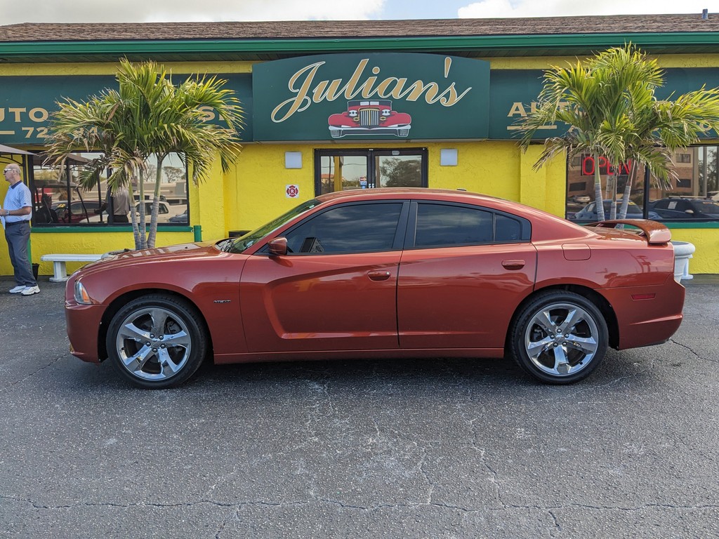 Dodge Charger Vehicle Full-screen Gallery Image 02