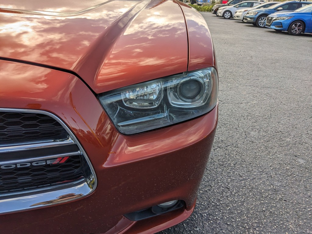 Dodge Charger Vehicle Full-screen Gallery Image 06