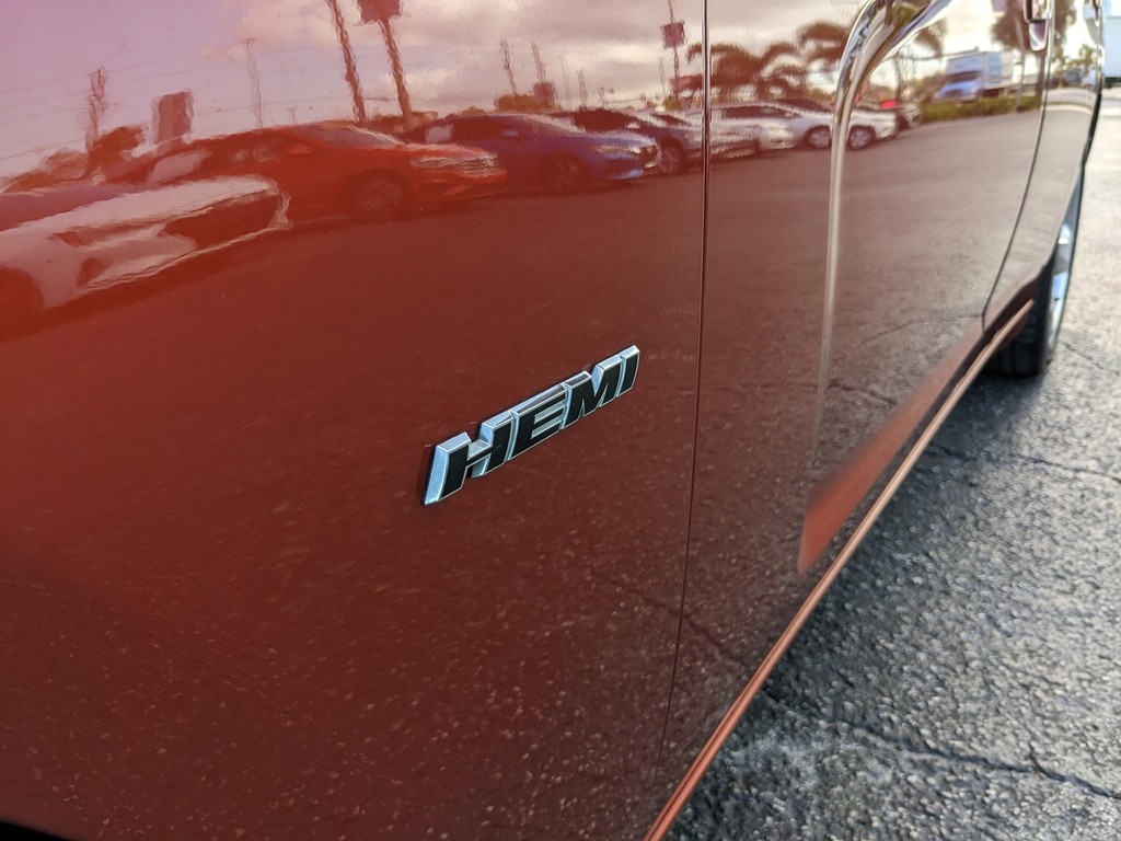 Dodge Charger Vehicle Full-screen Gallery Image 07