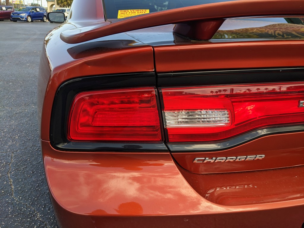 Dodge Charger Vehicle Full-screen Gallery Image 08