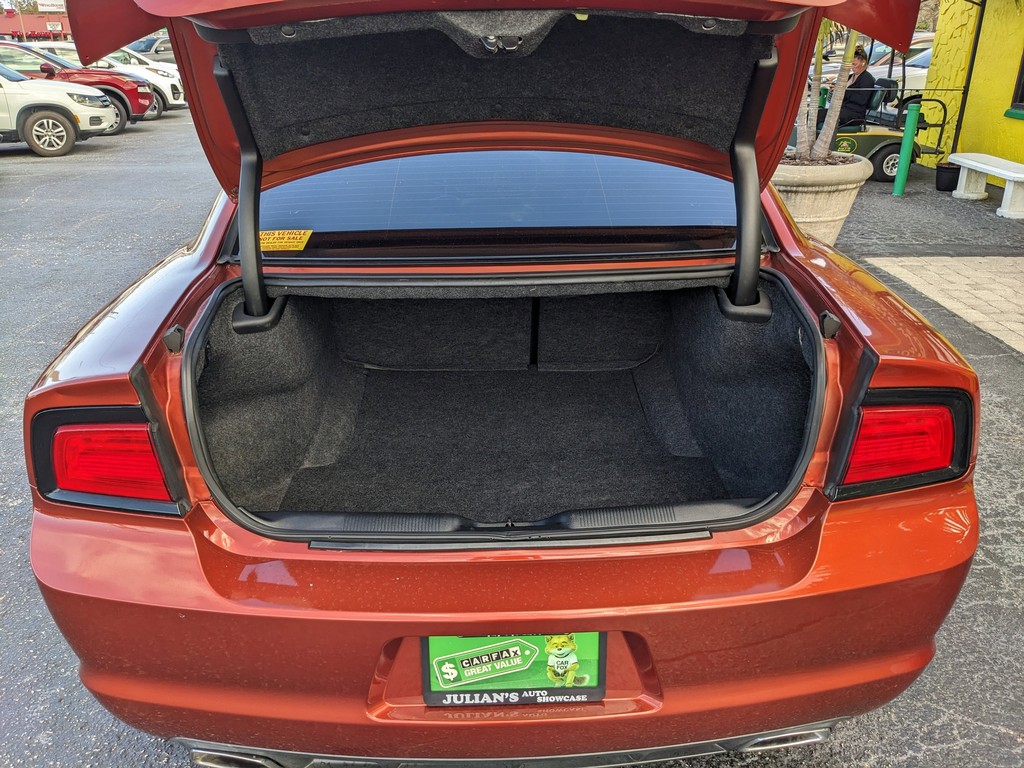 Dodge Charger Vehicle Full-screen Gallery Image 09