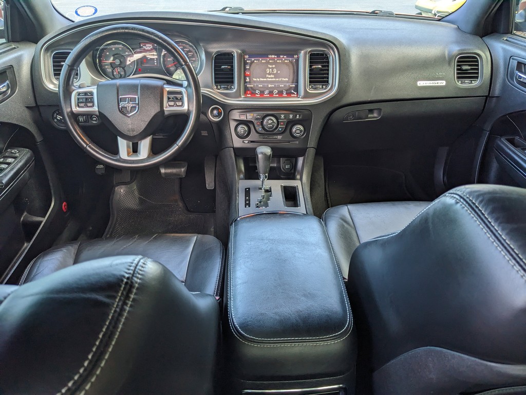 Dodge Charger Vehicle Full-screen Gallery Image 12