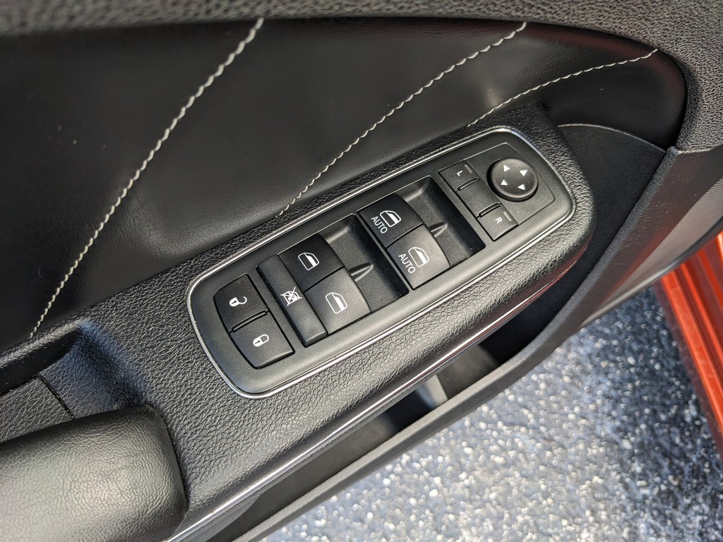 Dodge Charger Vehicle Full-screen Gallery Image 18