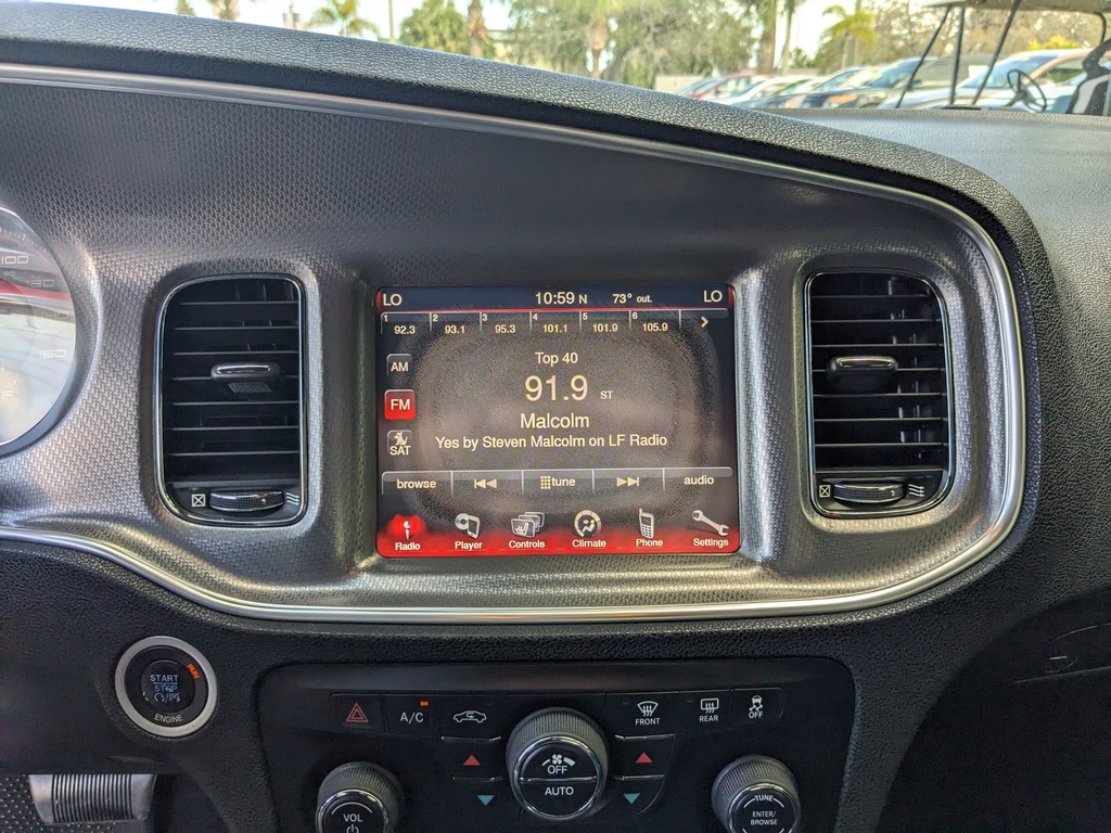 Dodge Charger Vehicle Full-screen Gallery Image 22