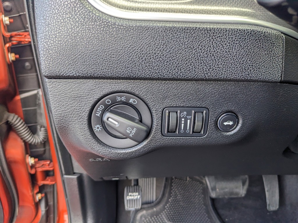 Dodge Charger Vehicle Full-screen Gallery Image 26