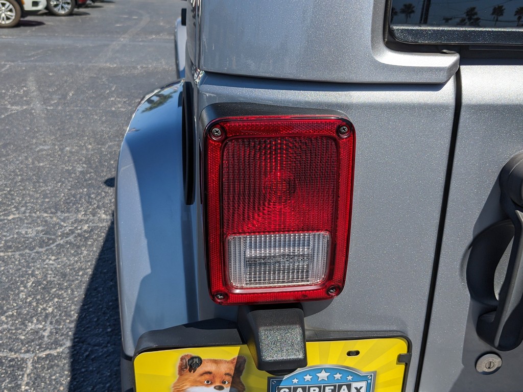 Jeep Wrangler Vehicle Full-screen Gallery Image 07