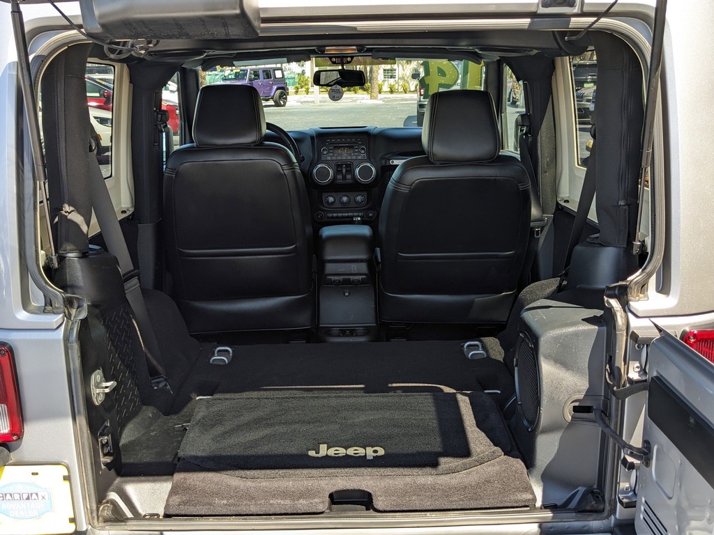 Jeep Wrangler Vehicle Full-screen Gallery Image 08