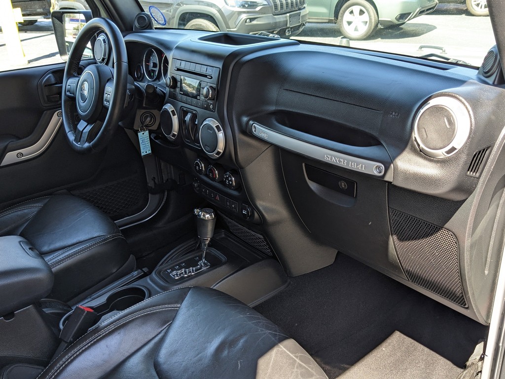 Jeep Wrangler Vehicle Full-screen Gallery Image 09