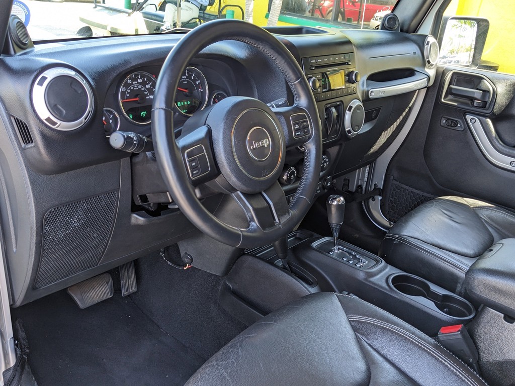 Jeep Wrangler Vehicle Full-screen Gallery Image 10