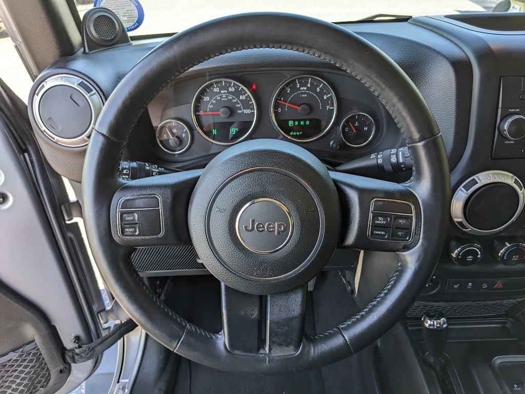 Jeep Wrangler Vehicle Full-screen Gallery Image 11