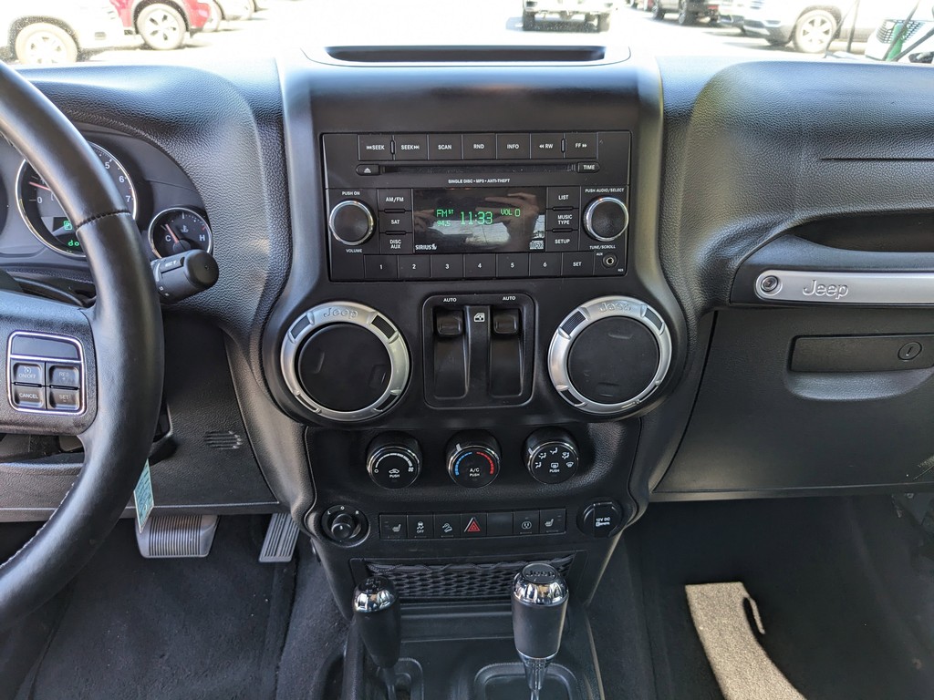 Jeep Wrangler Vehicle Full-screen Gallery Image 12