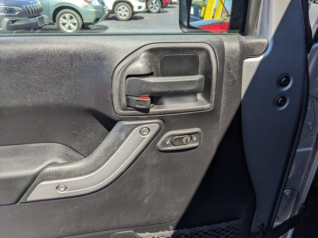 Jeep Wrangler Vehicle Full-screen Gallery Image 14