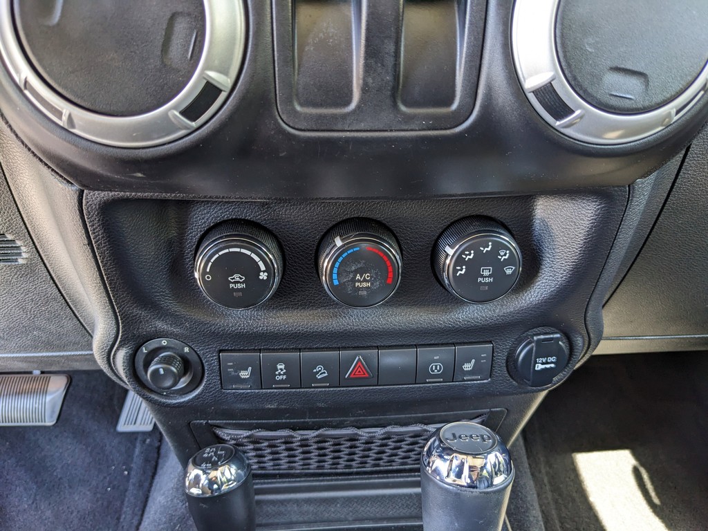 Jeep Wrangler Vehicle Full-screen Gallery Image 20