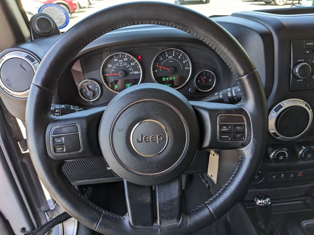 Jeep Wrangler Vehicle Full-screen Gallery Image 24