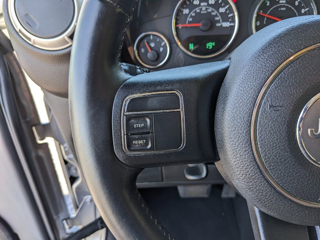 Jeep Wrangler Vehicle Full-screen Gallery Image 25