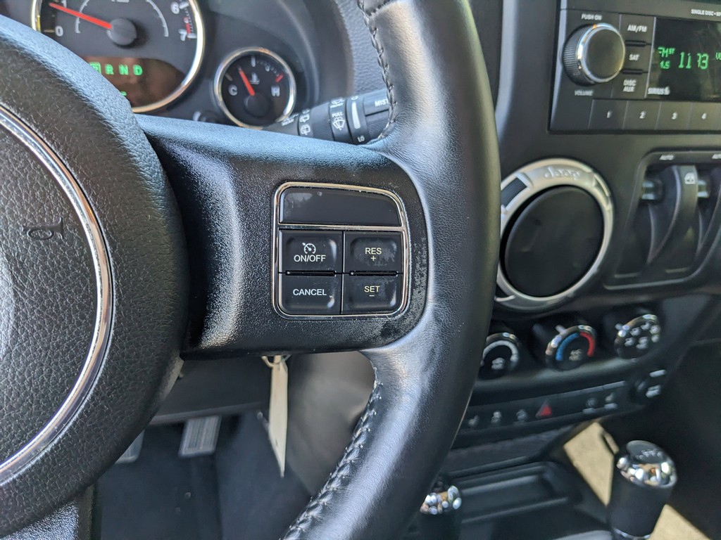 Jeep Wrangler Vehicle Full-screen Gallery Image 26