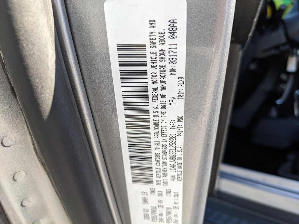 Jeep Wrangler Vehicle Full-screen Gallery Image 28