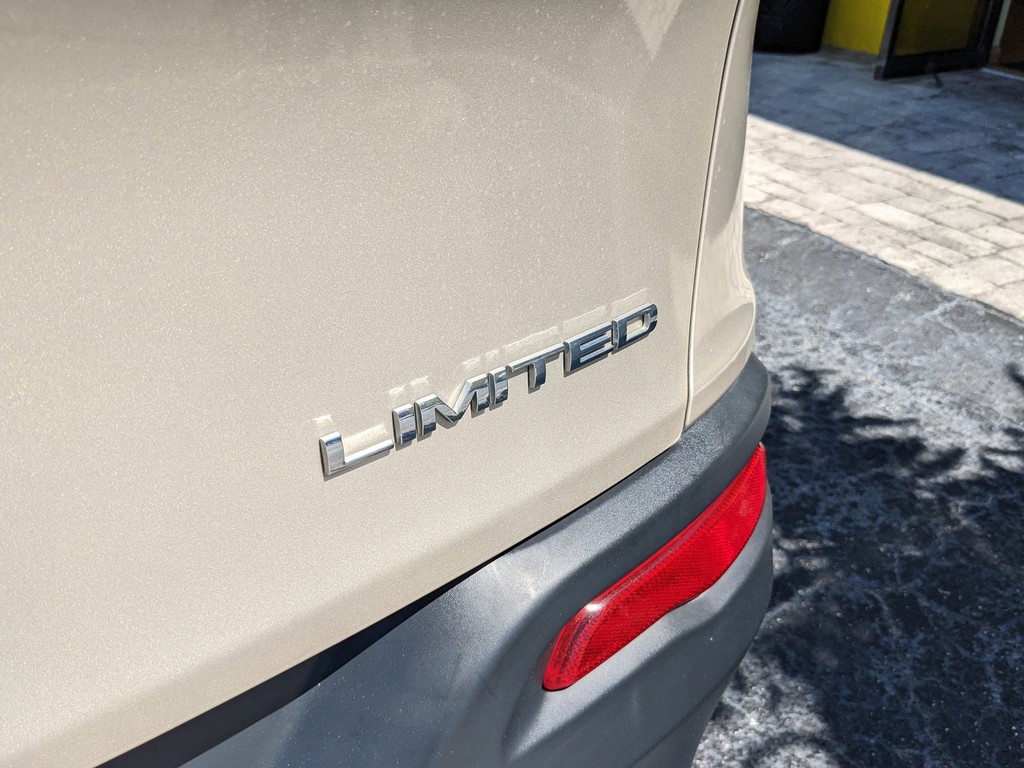 Jeep Cherokee Vehicle Full-screen Gallery Image 08