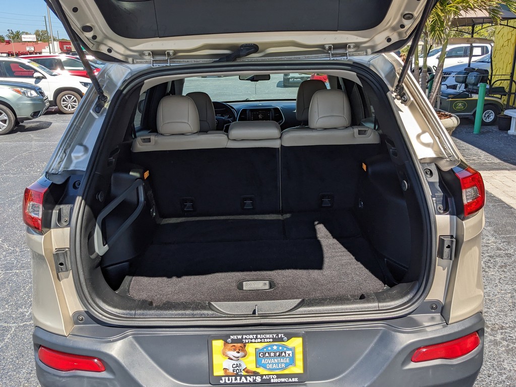 Jeep Cherokee Vehicle Full-screen Gallery Image 09