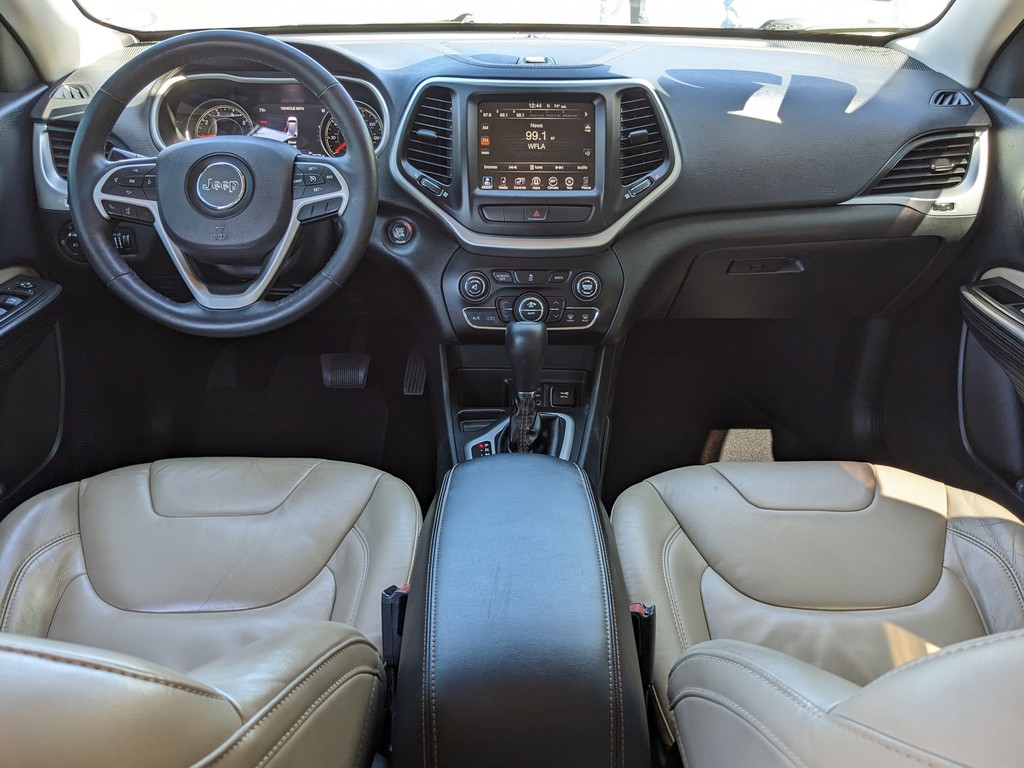 Jeep Cherokee Vehicle Full-screen Gallery Image 12
