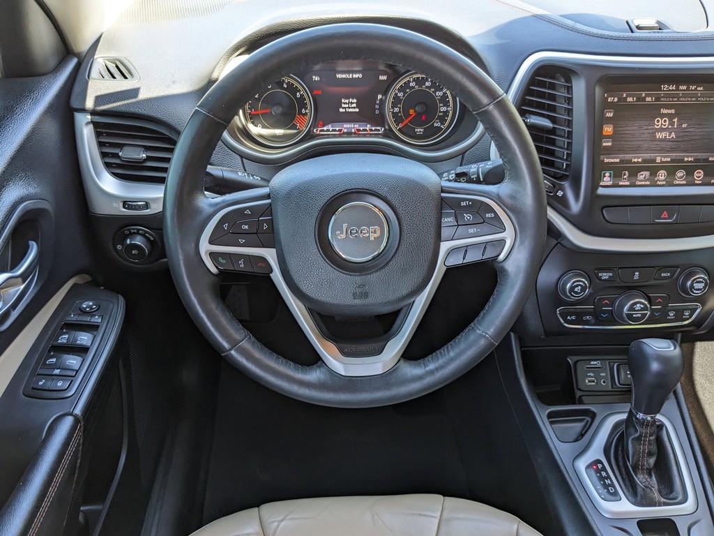 Jeep Cherokee Vehicle Full-screen Gallery Image 13
