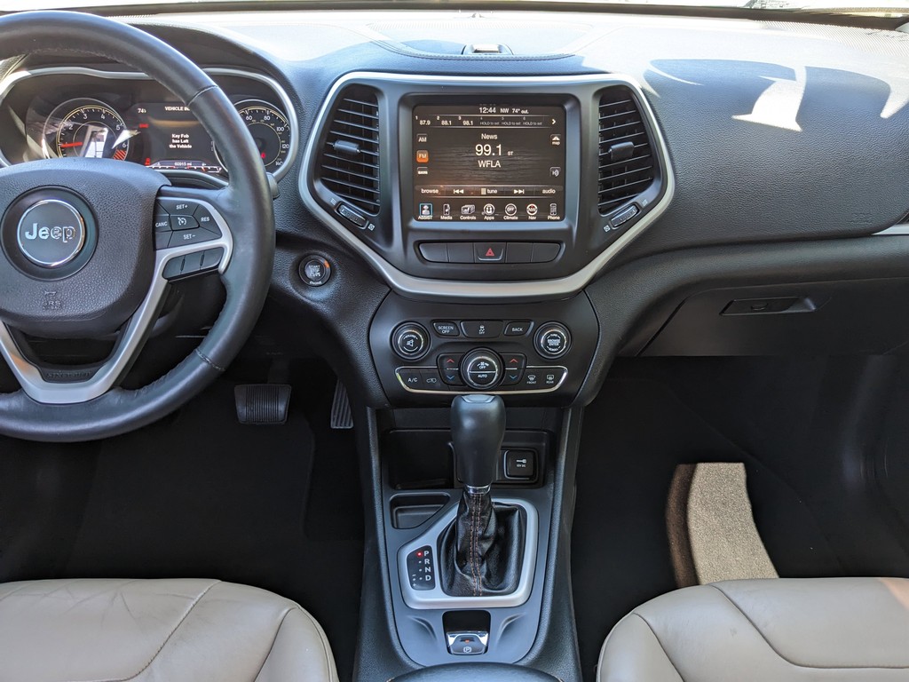 Jeep Cherokee Vehicle Full-screen Gallery Image 14