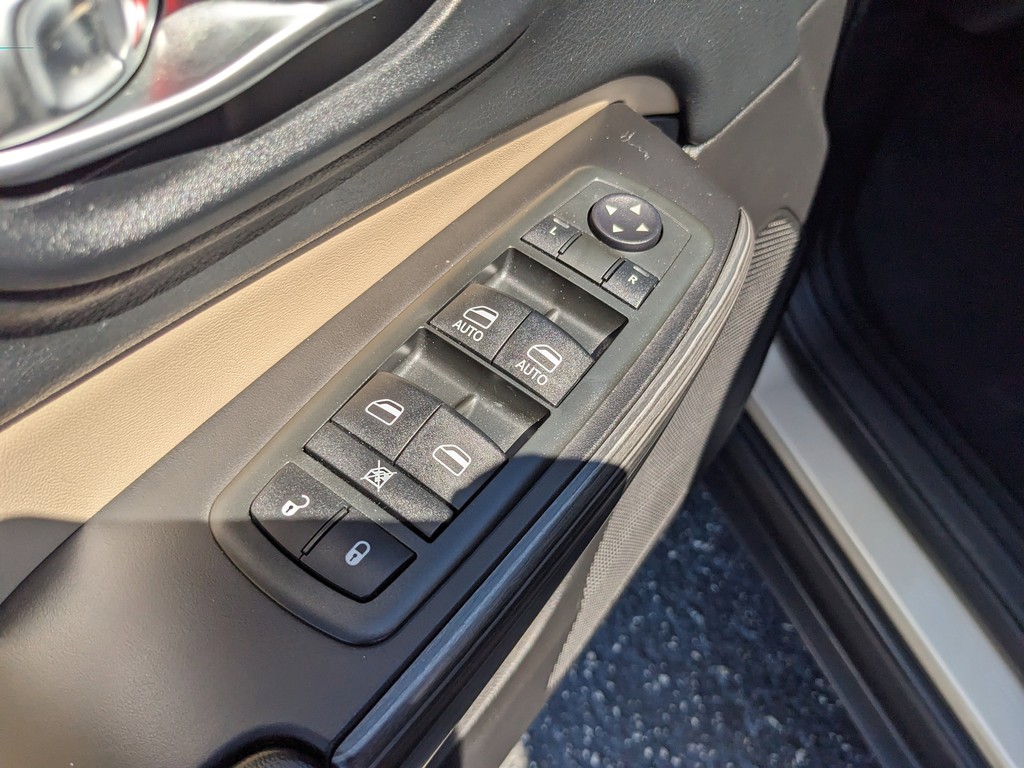 Jeep Cherokee Vehicle Full-screen Gallery Image 17