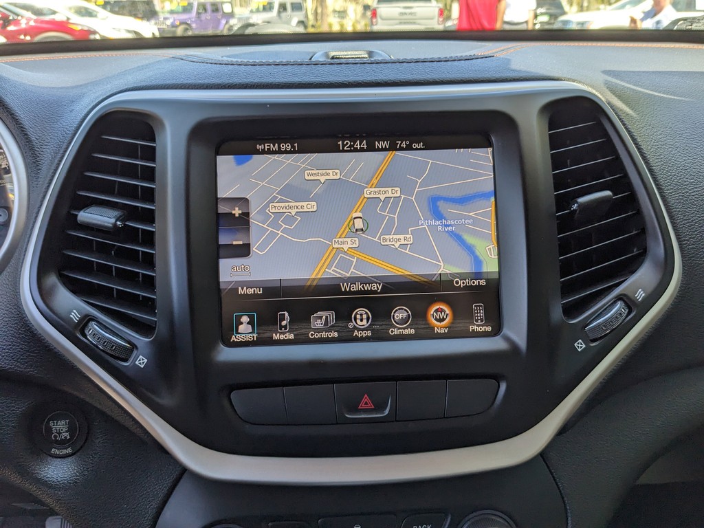 Jeep Cherokee Vehicle Full-screen Gallery Image 21