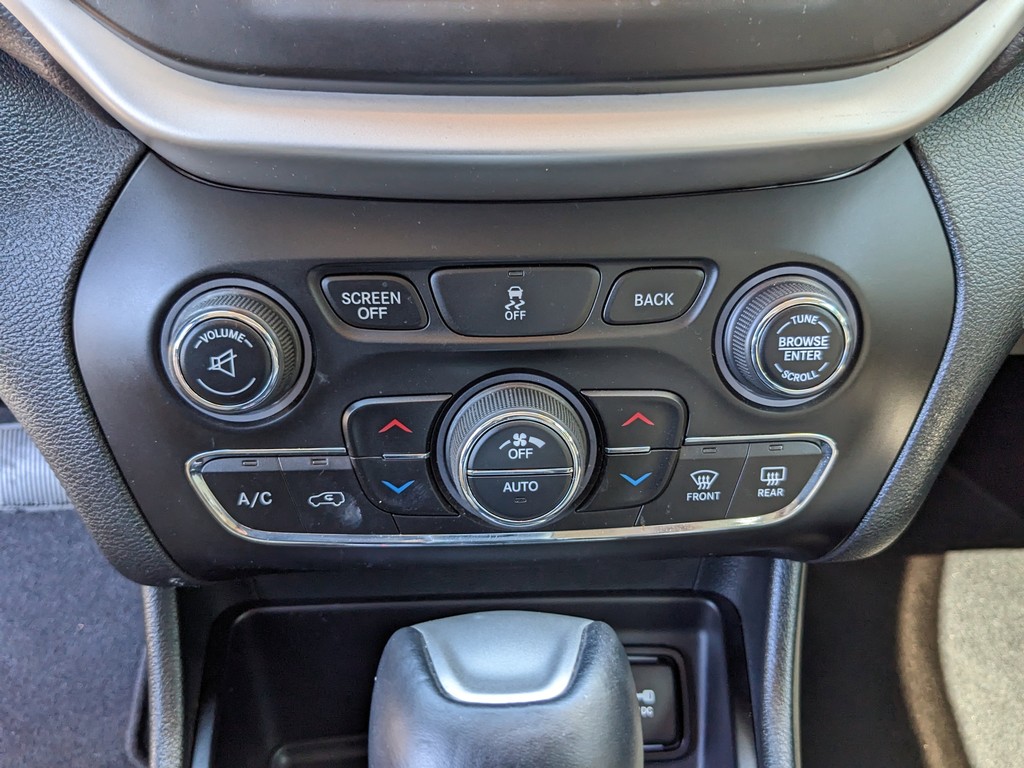 Jeep Cherokee Vehicle Full-screen Gallery Image 23