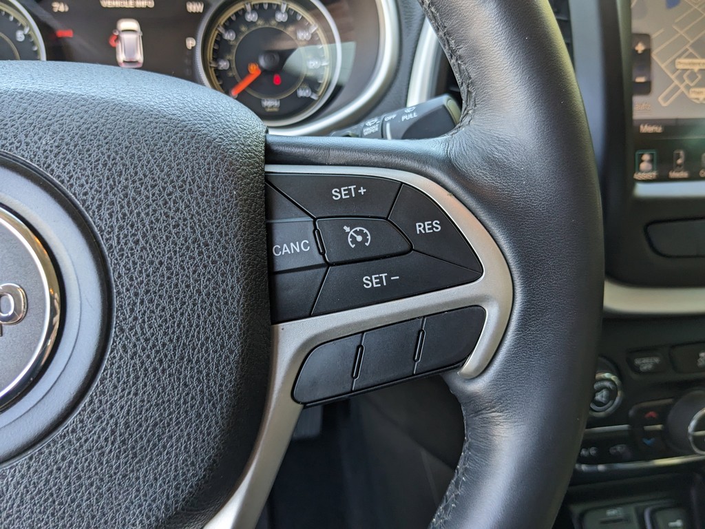 Jeep Cherokee Vehicle Full-screen Gallery Image 29