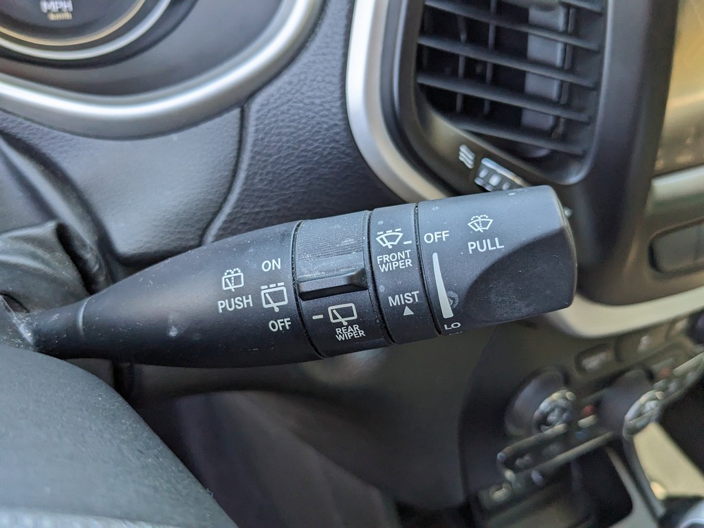 Jeep Cherokee Vehicle Full-screen Gallery Image 31
