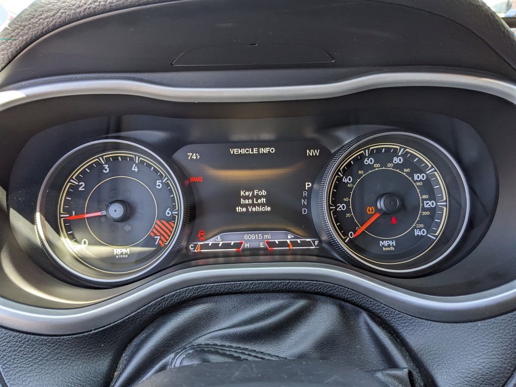 Jeep Cherokee Vehicle Full-screen Gallery Image 32
