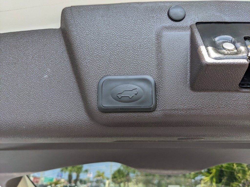 Buick Enclave Vehicle Full-screen Gallery Image 10