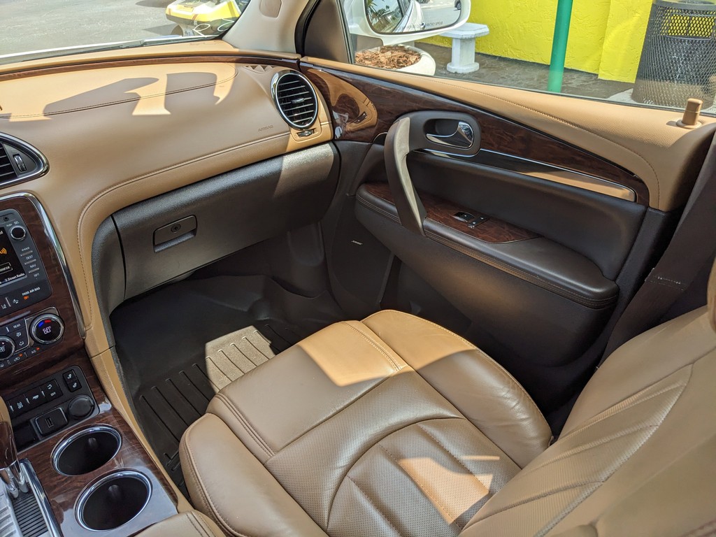 Buick Enclave Vehicle Full-screen Gallery Image 15