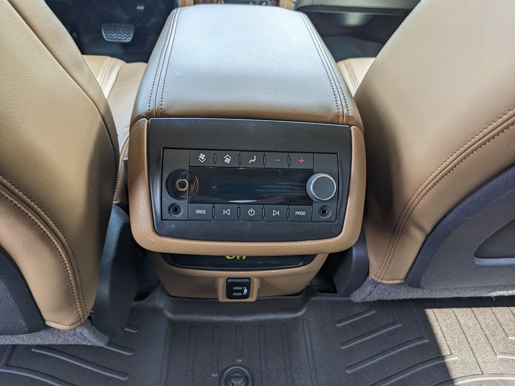 Buick Enclave Vehicle Full-screen Gallery Image 16