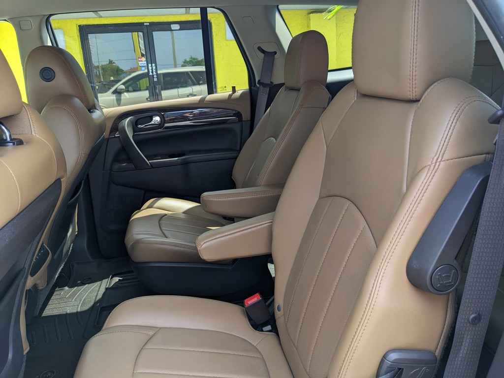 Buick Enclave Vehicle Full-screen Gallery Image 17