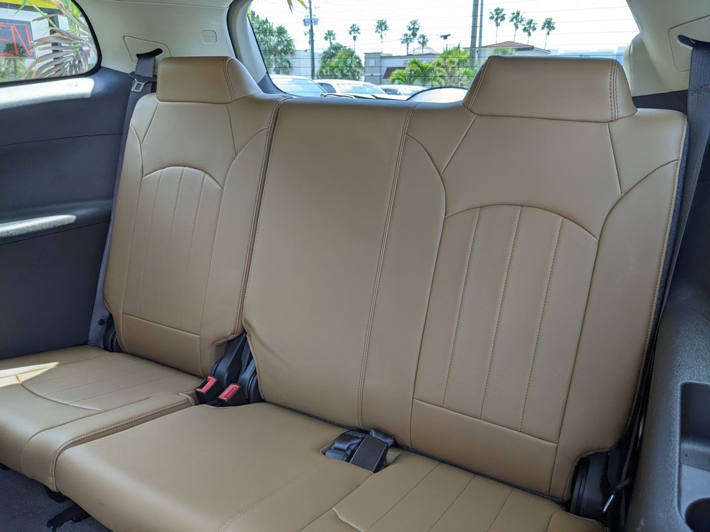 Buick Enclave Vehicle Full-screen Gallery Image 18