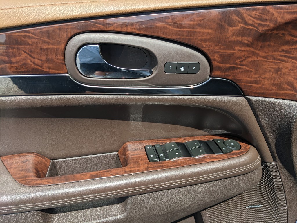 Buick Enclave Vehicle Full-screen Gallery Image 19