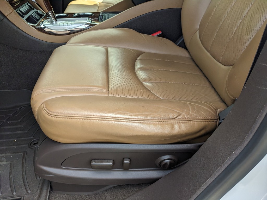 Buick Enclave Vehicle Full-screen Gallery Image 21